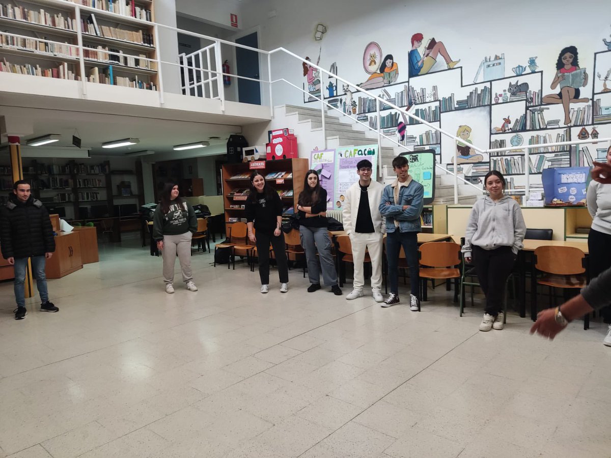 El viernes 26/1 tuvimos la visita de <a href="/priqgonz/">pablo riquelme</a> profe de economía del colegio @CESSamanuego1 de y a <a href="/PedroOrtn2/">Pedro Ortín</a> de la <a href="/FundacionCepaim/">CONVIVE Fundación Cepaim</a>.