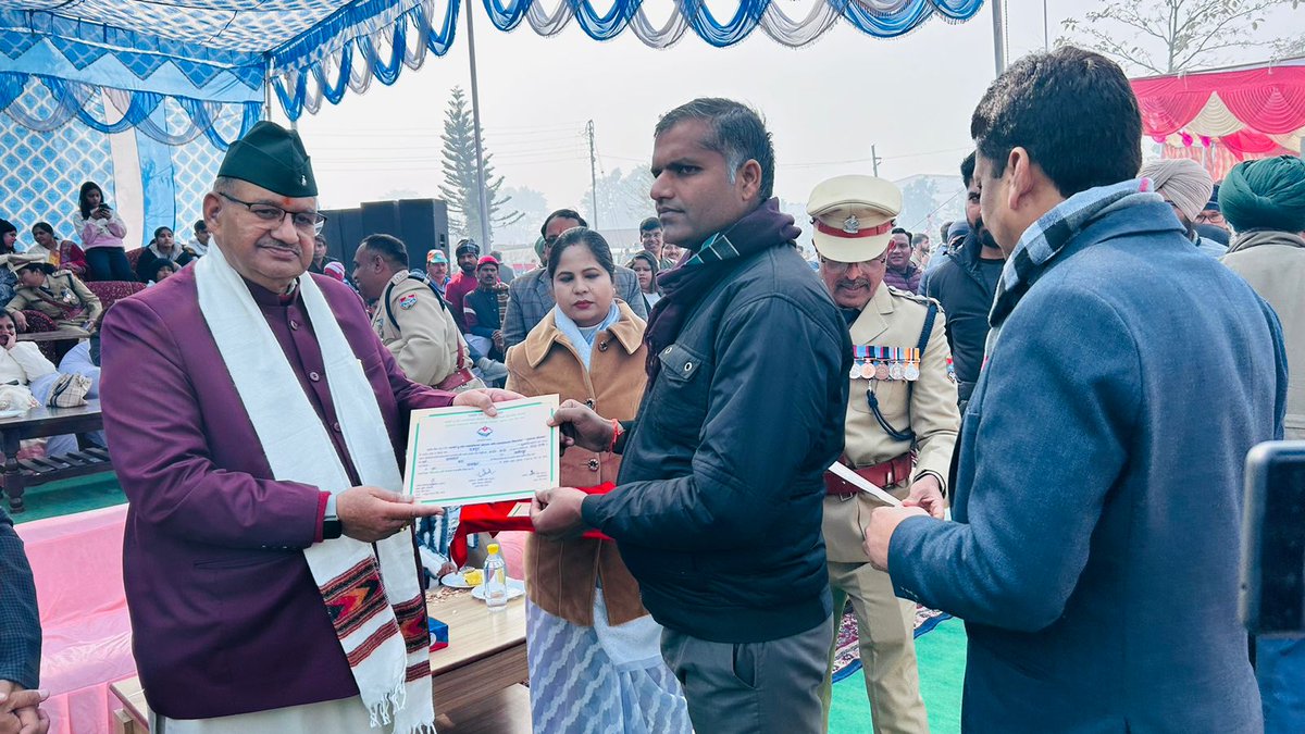 agrideptuk's tweet image. उधमसिंह नगर में माननीय कृषि मंत्री श्री गणेश जोशी जी ने &apos;आत्मा&apos; योजना के तहत  किसान को किसानश्री और किसानभूषण पुरस्कार से सम्मानित किया।

#AtmaYojana #AtmaScheme #KisanShri #KisanShree #KisanBhushan #AgricultureAwards #GovermentScheme #AgricultureDepartmentUdhamSinghNagar