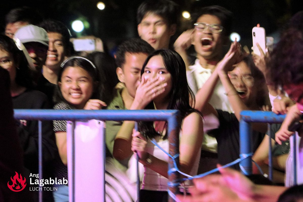 AngLagablab's tweet photo. Nag-umapaw ang kilig matapos magpromposal ang keyboardist ng 2016 CAVS na si Andrei Pablico kay Raine Delos Reyes ng Batch 2024.

Hiyawan ang lahat matapos ibigay ni Raine ang kanyang matamis na "Yes!" sa alok ni Andrei na maging kanyang "Prom Queen."

#Elysium2024 #Petrichor2024 https://t.co/esGxRgosoW