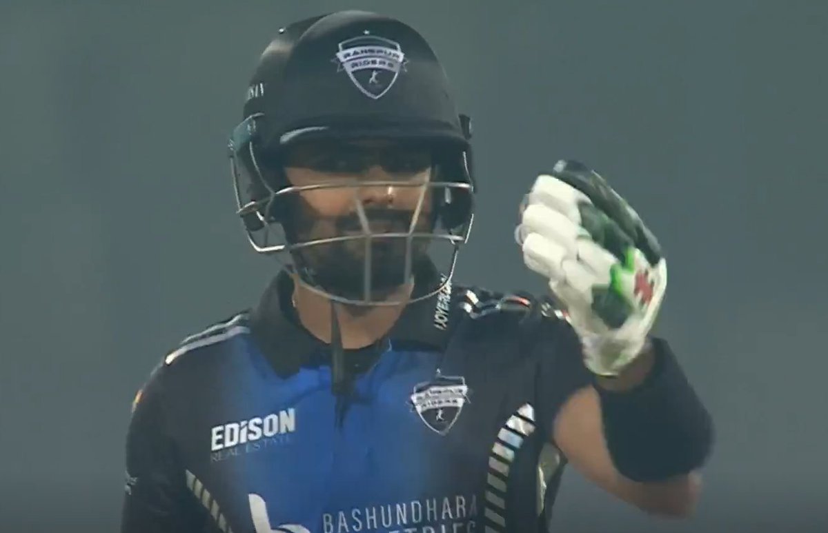 _FaridKhan's tweet photo. Babar Azam struggling in the powerplay again! 5 runs in 11 balls so far 😩 #BPL2024 https://t.co/zXaosT9W7F