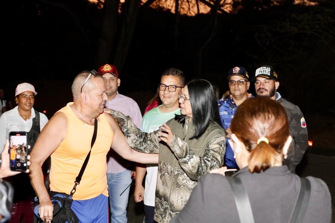 Soykarinacarpio's tweet photo. Junto al Alcalde @wilmerleal18 nos vinimos a la Caminata de San Sebastián, 42 Kilómetros desde la Alcabala El Limón hasta Ocumare de la Costa, más de 4 mil personas, un gran despliegue de seguridad, puntos de hidratación, actividades culturales para el disfrute en familia https://t.co/yzhpDEpqlu