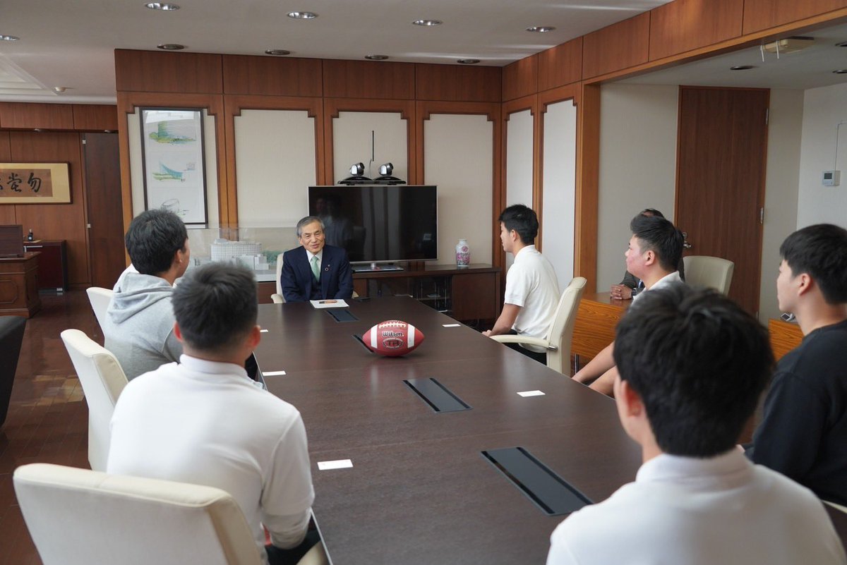 Go_Go_TRIDENTS's tweet photo. 先日、旧4回生が大阪大学西尾総長へ表敬訪問し、一部昇格の報告をいたしました。
このような機会を頂けたこと、大変光栄に思います。様々な人からの応援によってTRIDENTS は一部昇格を成し得たのだと実感いたしました。 https://t.co/WbD6veL3cU