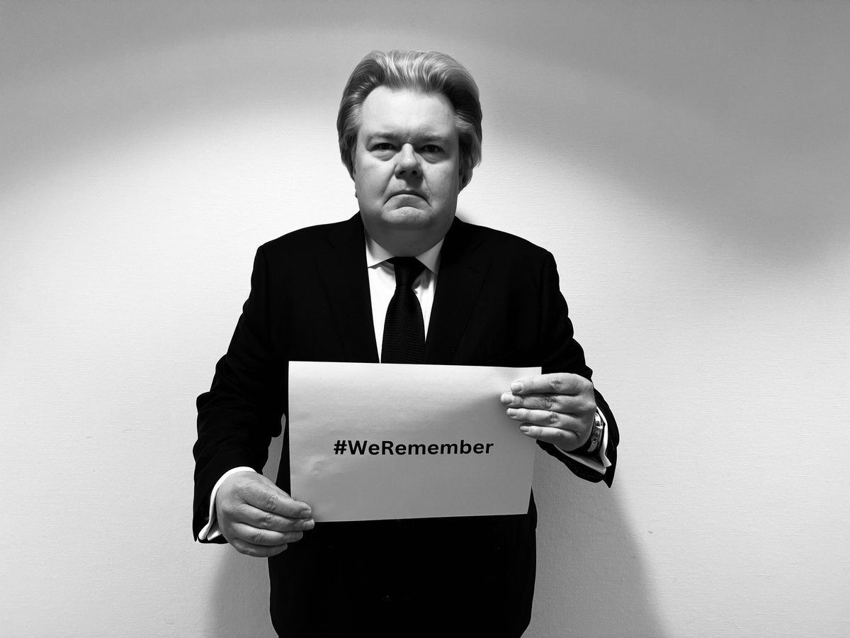 Zu den Opfern zu gehören ist grauenvoll – aber noch schlimmer ist es, stillschweigend zu verharren oder zu den Tätern zu zählen.
„Nie wieder!“ ist jetzt! – ohne Wenn und Aber. #WeRemember #NieWieder