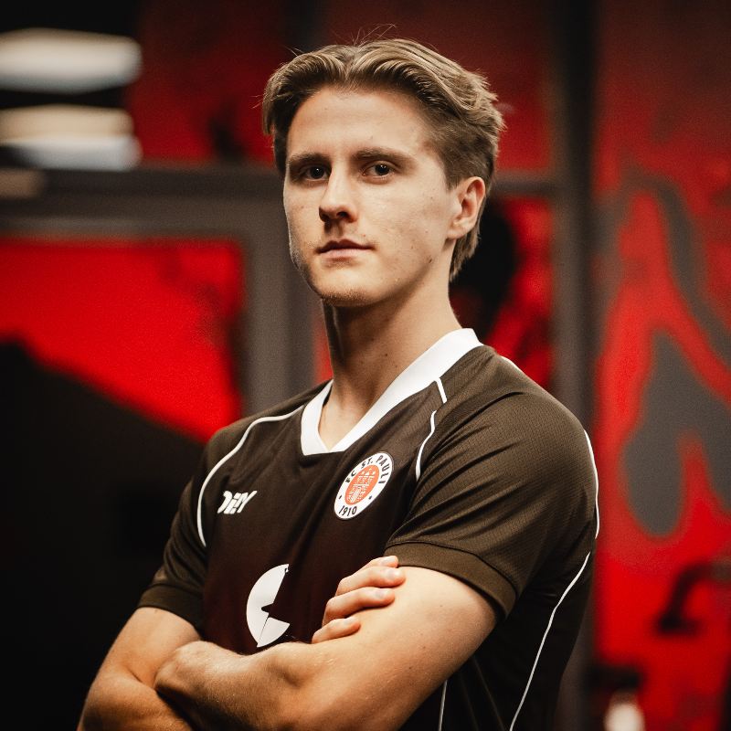 fcstpauli's tweet photo. Moin Erik! 👋 Der FC St. Pauli verstärkt sich mit dem Offensivspieler Erik #Ahlstrand. Der 22-Jährige, der vor Kurzem sein Debüt in der schwedischen Nationalmannschaft gab, wechselt von Halmstads BK ans Millerntor. 

#fcsp