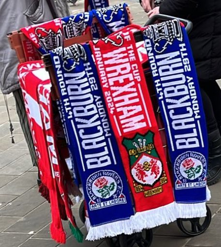 78Spirit's tweet photo. Chester city centre. Doing a roaring trade. 🤡 https://t.co/uhcAnbIgbc