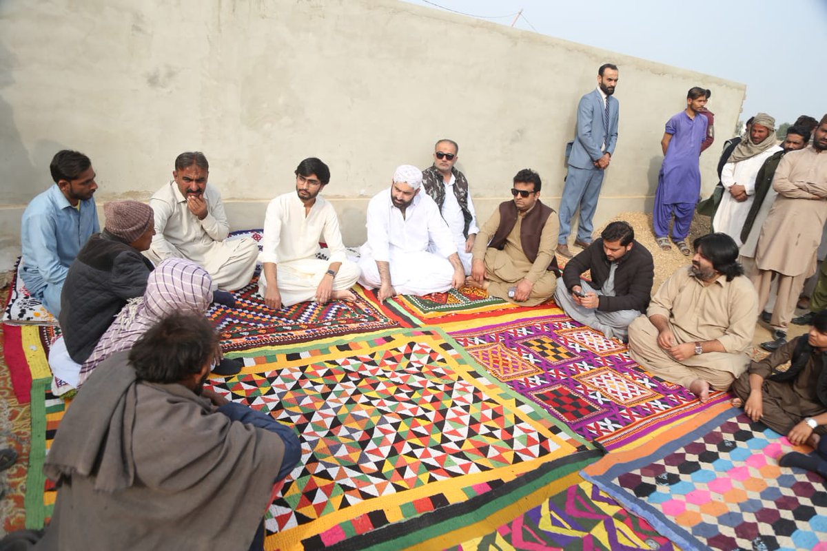 bhattijani1's tweet photo. Today Young Pakistan Peoples Party Leader @rawalsharjeel Sb Offered Condolence at Village #HajiKhudaBuxKhaskheli #UC85 #Sehnwar #PS61
@sharjeelinam @AajizDhamrah @SaeedGhani1 @AbsaKomal @SaadiaAfzaal @AlySyyed @Bhuttoiest @FarwaWaheed4 @PPPDigital_ @PPPDigitalSindh https://t.co/F0dWcXQisu