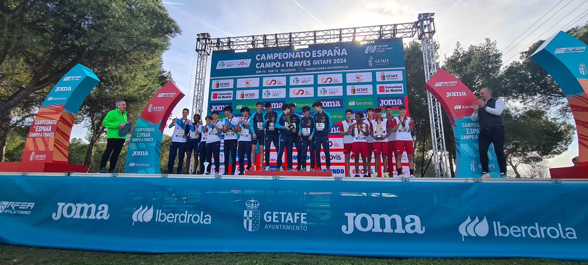 atletismogalego's tweet photo. 𝙊 𝙋𝙊𝘿𝙄𝙊 𝘿𝙀 𝙂𝙀𝙏𝘼𝙁𝙀 𝙁𝘼𝙇𝘼 𝙂𝘼𝙇𝙀𝙂𝙊
Quen está nese caixón do nacional de Getafe....??
Si, si...frotade ben os ollos. E novamente a nosa selección galega Sub18 masculina que logra o SUBCAMPIONATO NACIONAL
https://t.co/5F2eWbn12c https://t.co/nkAWvgVUWY