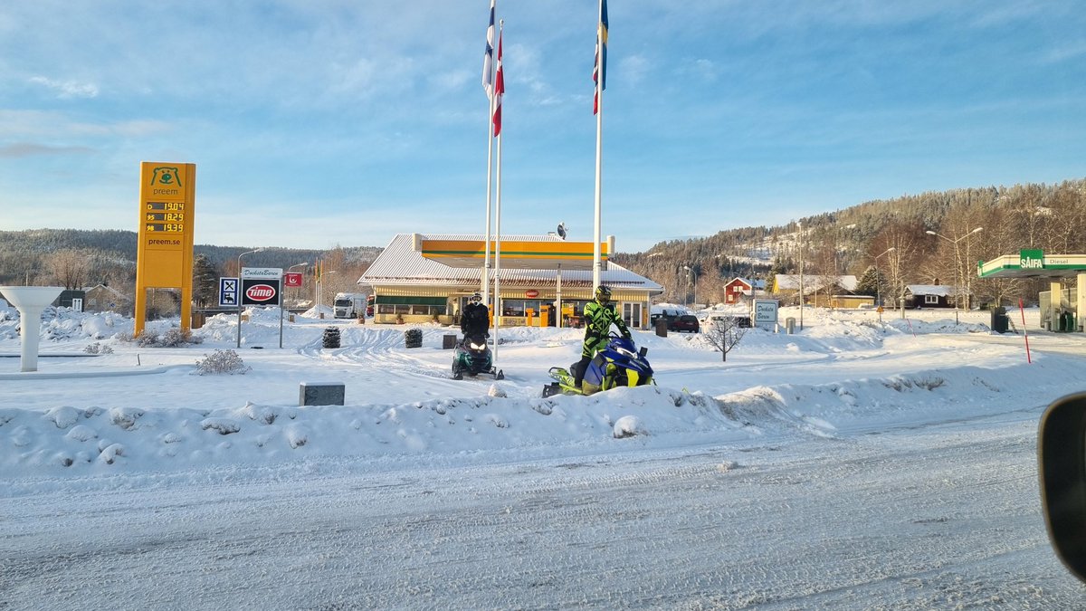 Vintersaga Road Trip 'Tradarfik i Docksta i motorvägens skugga '  check