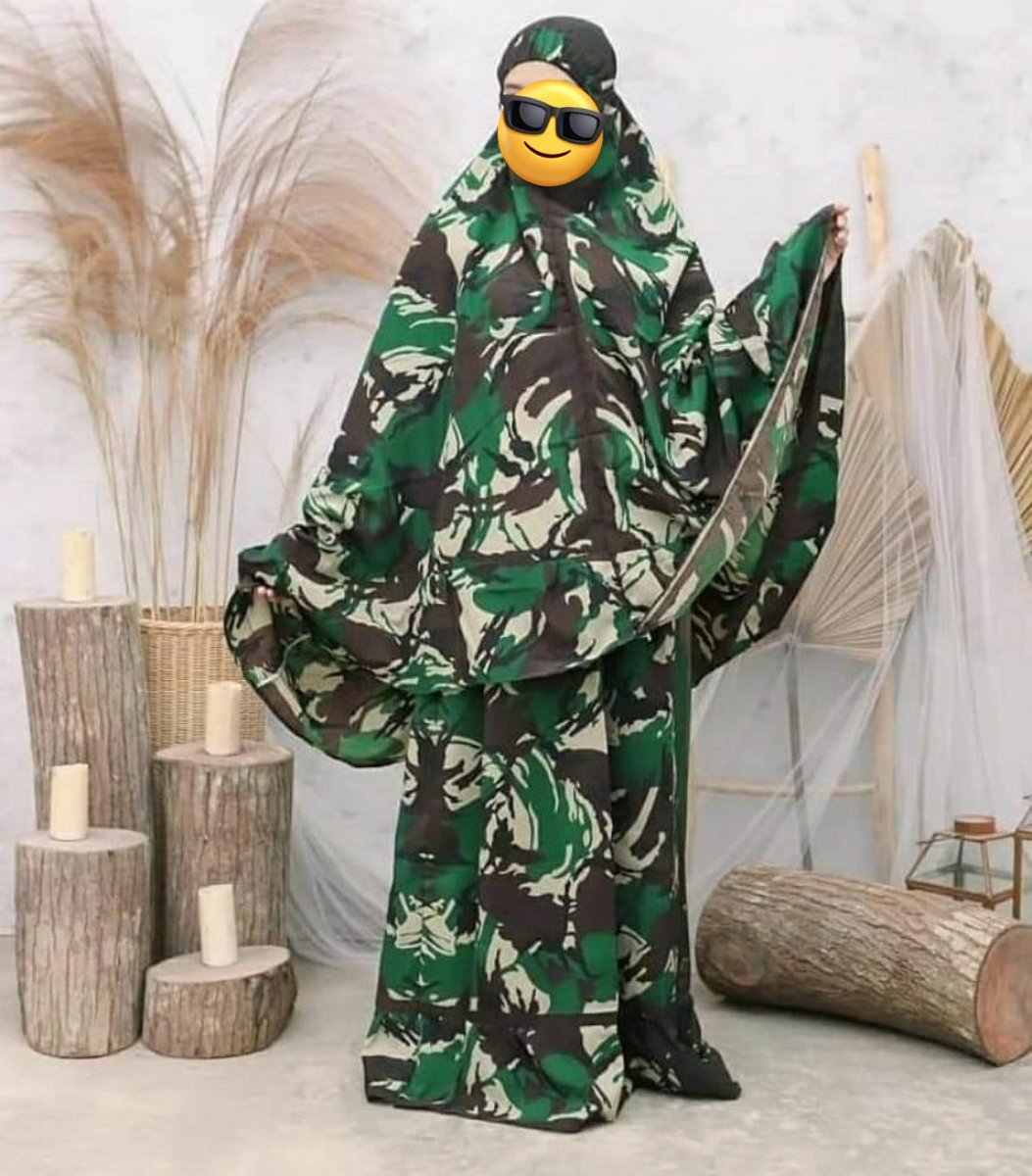 AndCav4's tweet photo. Bruh, kalau Sarung masih understandable deh, soalnya ane punya sarung Indocam, tapi yang ini gila cuy mukenah full camo 🗿 bisa dijadiin ghillie suit ini mah atau camouflage sniper buat urusan lain https://t.co/kjusHw0gtF