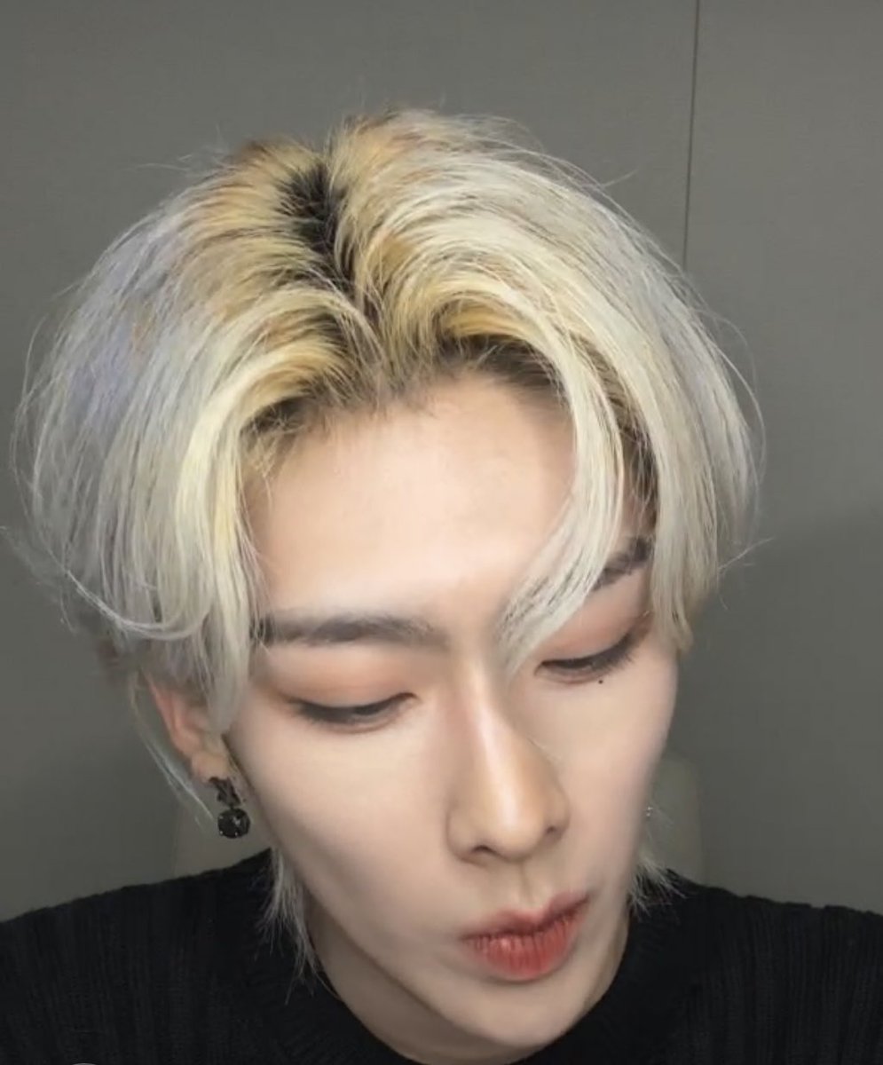 EB0YRICKY's tweet photo. a lip retouch for ricky's beautiful lips https://t.co/IbOq8FRvto