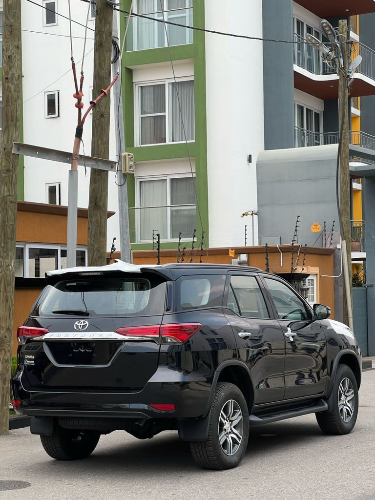 FrankDoe101's tweet photo. Brand New 2023 Toyota Fortuner 
2.4L Diesel 
Keyless entry &amp; start 
Touchscreen infotainment system 
Rear view camera 
Automatic 
3rd Row seats

Price - 845k p3 😁
Pls rt 😉
Refer a buyer for commission 

#YourCarGuy 🚘🕺🏽 https://t.co/69I6UOWNO5