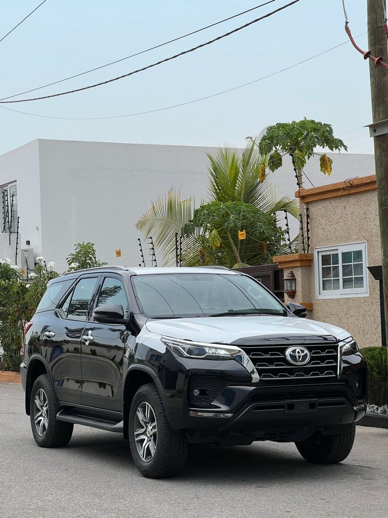 FrankDoe101's tweet photo. Brand New 2023 Toyota Fortuner 
2.4L Diesel 
Keyless entry &amp; start 
Touchscreen infotainment system 
Rear view camera 
Automatic 
3rd Row seats

Price - 845k p3 😁
Pls rt 😉
Refer a buyer for commission 

#YourCarGuy 🚘🕺🏽 https://t.co/69I6UOWNO5