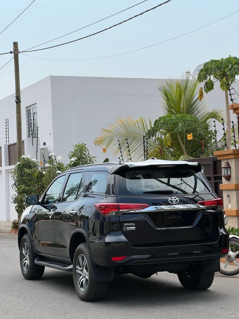 FrankDoe101's tweet photo. Brand New 2023 Toyota Fortuner 
2.4L Diesel 
Keyless entry &amp; start 
Touchscreen infotainment system 
Rear view camera 
Automatic 
3rd Row seats

Price - 845k p3 😁
Pls rt 😉
Refer a buyer for commission 

#YourCarGuy 🚘🕺🏽 https://t.co/69I6UOWNO5