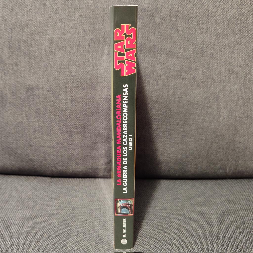 EscribaSith's tweet photo. #71 La guerra de los cazarrecompensas 1: La armadura mandaloriana
Inicio de esta pedazo de trilogía
Tenemos 1 edición de @PlanetadComic
Es de lo último que nos ha traído inédito de leyendas, esperemos que pronto nos saque algo más 🤞🏻
#StarWars #KWJeter https://t.co/r8FHiY32OD