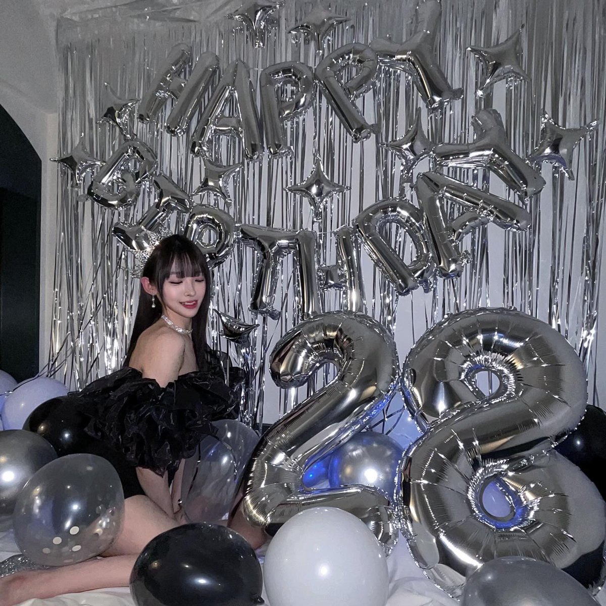 「Lv.28ともなると自分で自分の誕生日会主催する気合い備わってくるけどマブ達も同」|め氏のイラスト