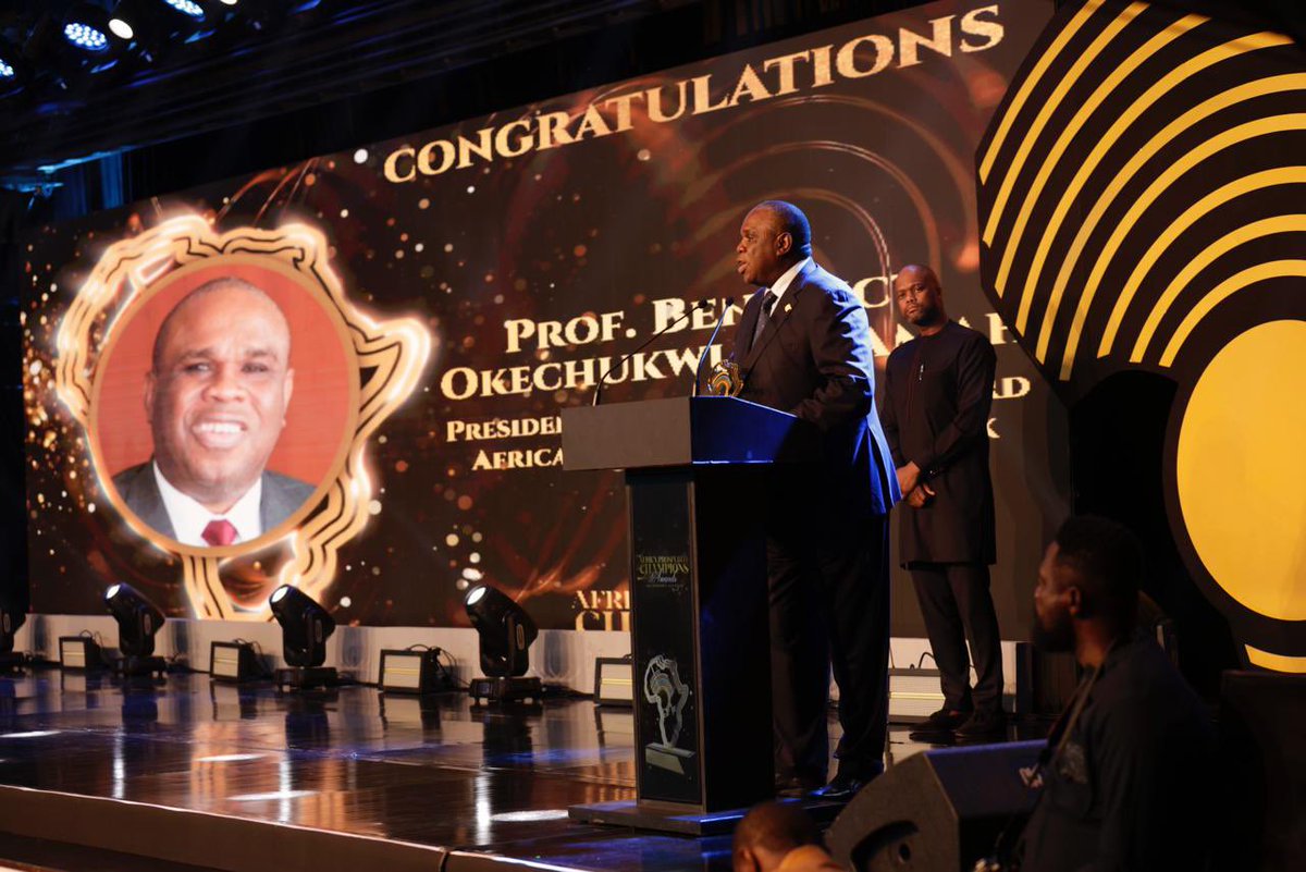 afreximbank's tweet photo. Africa Prosperity Network awarded Prof. Oramah, President of Afreximbank, with the Financial Leadership Award at the Africa Prosperity Dialogue gala dinner for sound financial management, prudent risk management and innovative financial thinking in the operations of Afreximbank. The award celebrates individuals in senior position in financial services who have demonstrated exceptional leadership and expertise. #Afreximbank #IntraAfricanTrade #GlobalAfrica