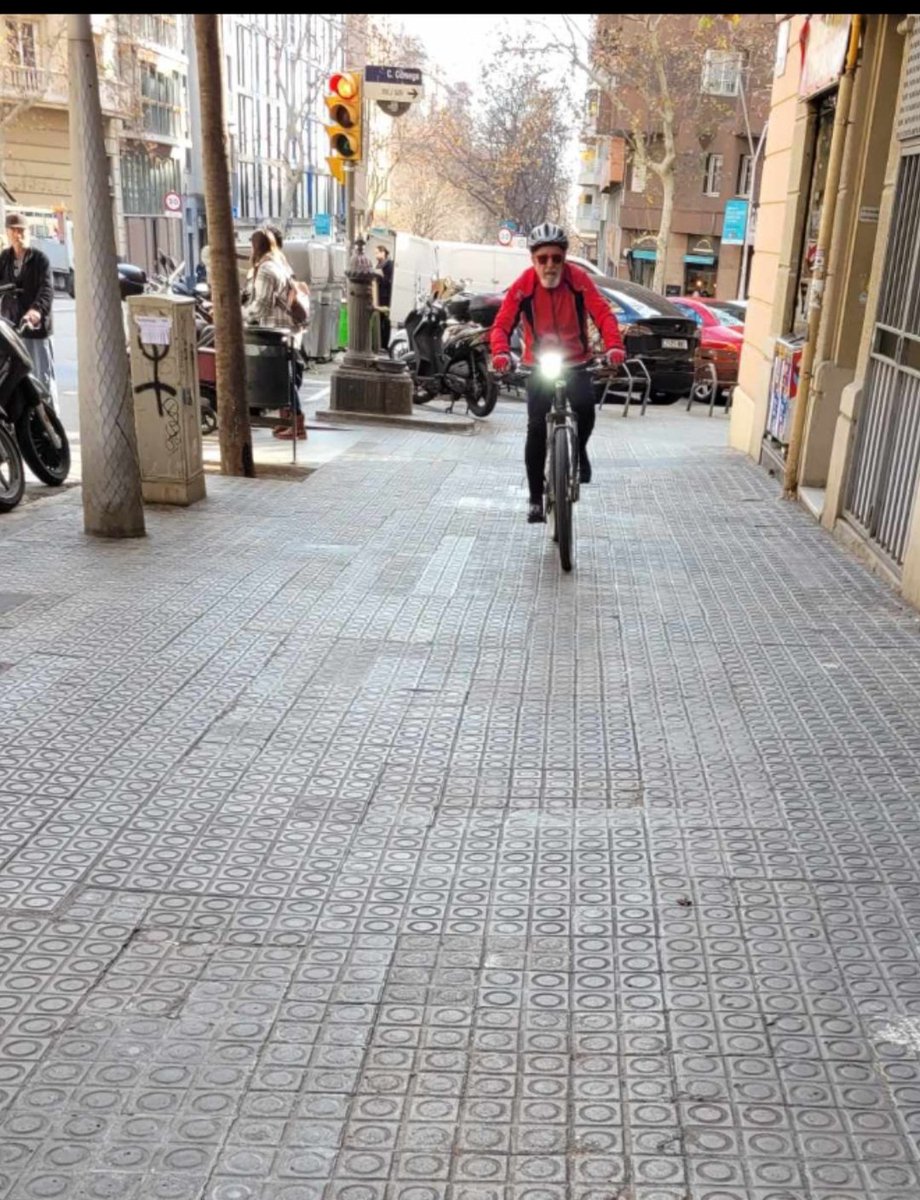 elswatdelbarrio's tweet photo. Tot esta permès si pertanyes al coletiu dels #bicigetes https://t.co/zP6ZgJ6lqH