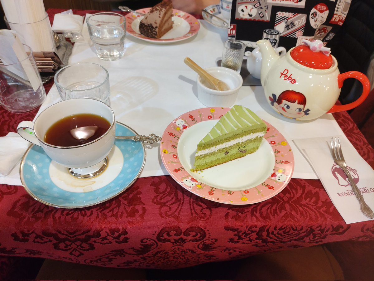 tri_master_seno's tweet photo. 友人「メイド喫茶って行ったことある？」
私「10数年前に1度だけ行った」
気になっていたらしく一緒に行ってきました
友人も満足してくれたようで何よりです
美味しい紅茶にゆったりした時間と心地いい時間を過ごしてきましたよ https://t.co/QJfvCD9Z7q