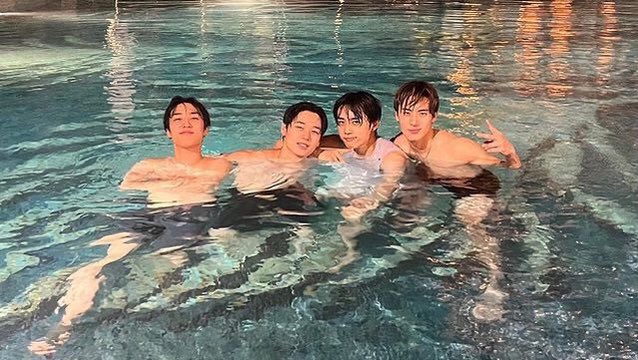 kimsunwoorld's tweet photo. pool pics >>> https://t.co/rtbwMFviby