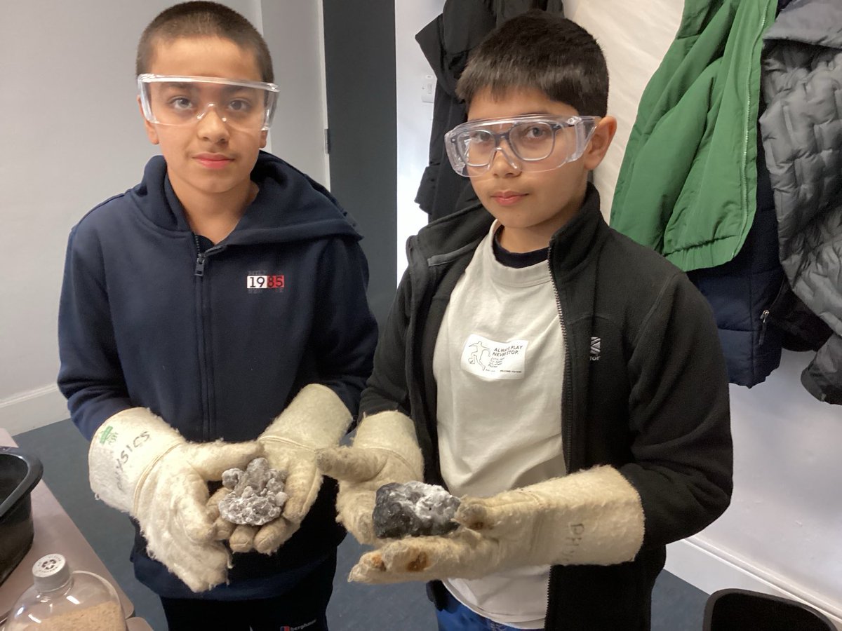 #BSBDY8 Year 11 and 12 teaching the new generation of astronomers about comets. Followed by some hands on experience making comets with dry ice 💫 <a href="/Patterdale_Hall/">Patterdale Hall</a> <a href="/nfordteacher/">Nic Ford FCCT</a> <a href="/Philip_Britton/">Philip Britton MBE</a>