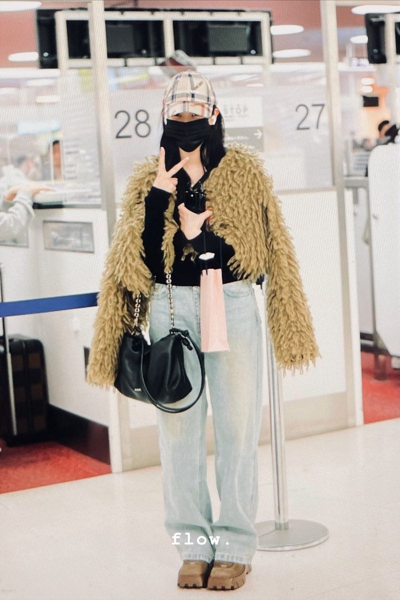 flow001030's tweet photo. 240127 HND

#aespa #æspa #에스파 
#GISELLE #지젤 #ジゼル https://t.co/FdCrGlio0x