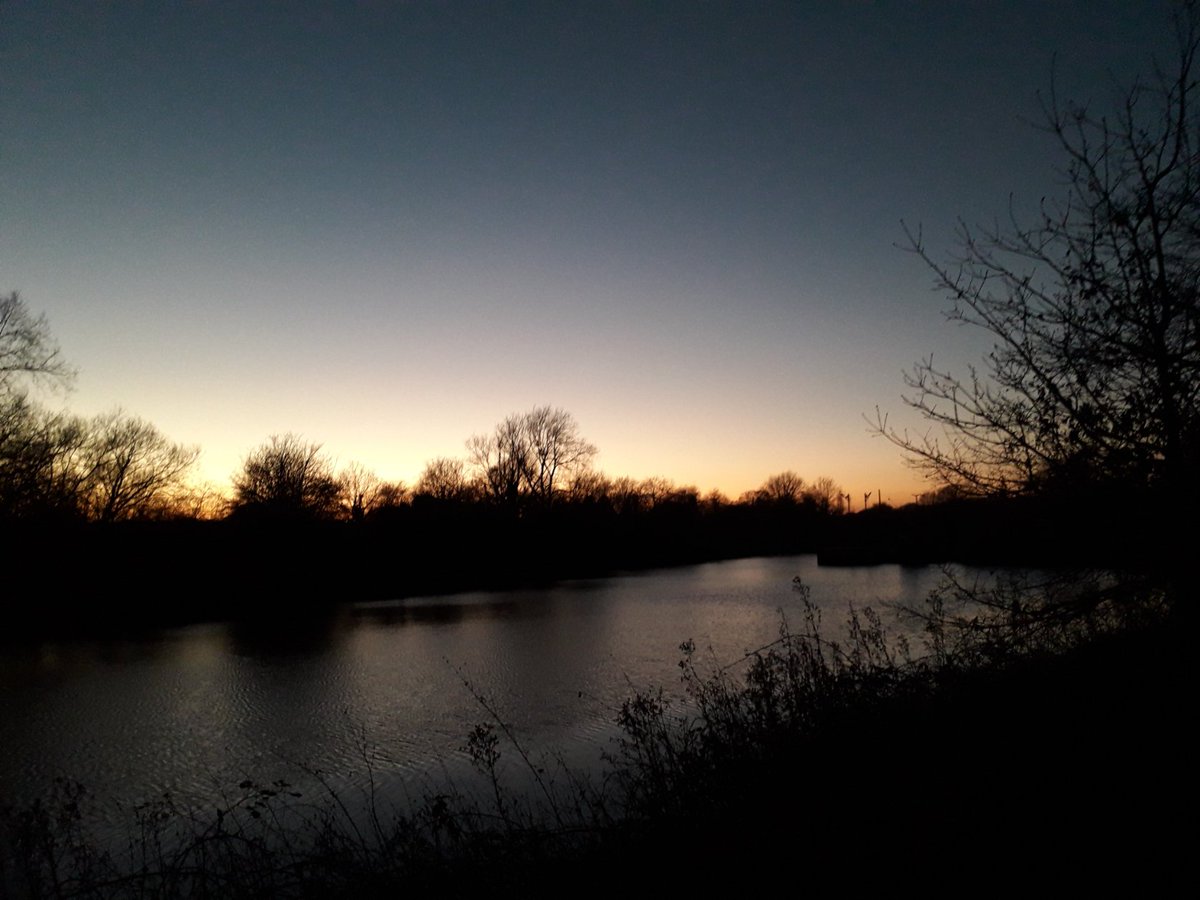 DHarazny's tweet image. Sunset #mypatch #SaltersfordLocks @CRTNorthWest