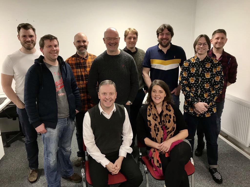 Dwi'n falch o fod yn rhan o <a href="/YesCymru/">YesCymru</a> o'r cychwyn ond yn hynod siomedig gweld rhai yn gwneud niwed i'r mudiad/achos dros y blynyddoedd ac mae'r ymosodiadau diweddar yn gwbl warthus. Os nad ydych am ymgyrchu, ewch i gychwyn mudiad cwyno. Gadewch i'r sawl sydd am ymgyrchu, ymgyrchu