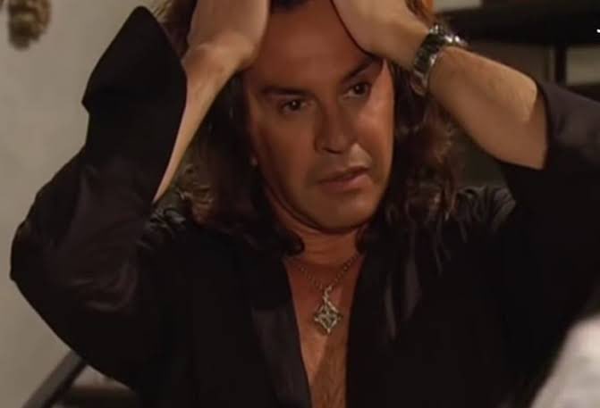 Lo más difícil de venirme a dormir temprano ayer para estar fresca para la boda hoy: el bar de cumbia de alado del hotel poniendo ROLÓN TRAS ROLÓN toda la noche. 
Y yo: