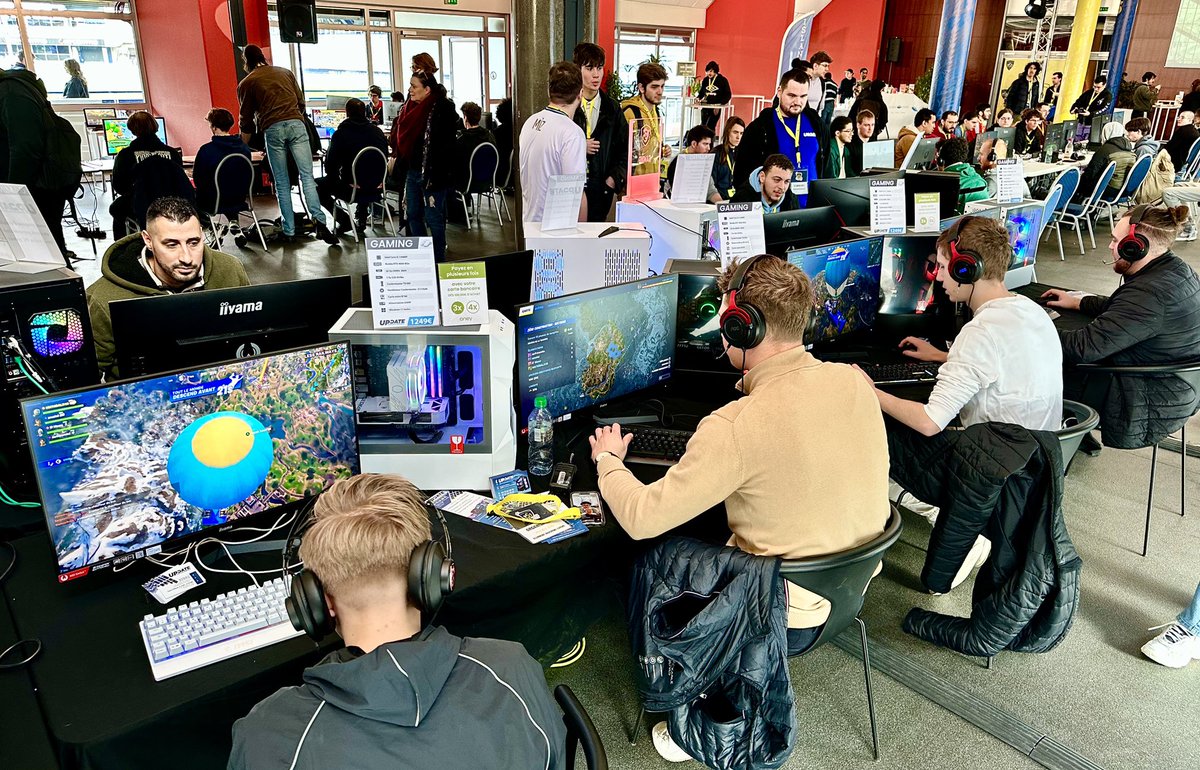 UPDATE INFORMATIQUE tweet media