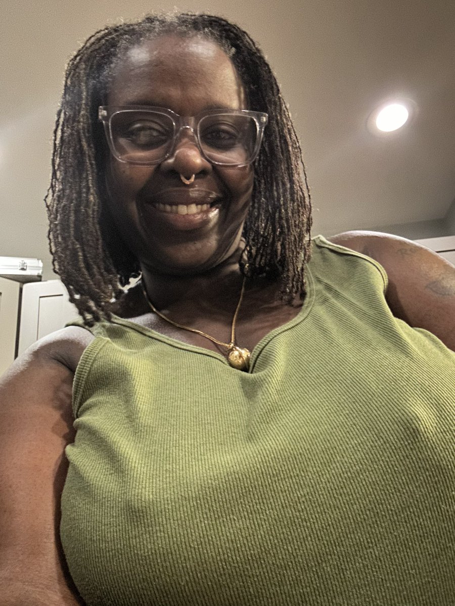 Smooches 💋 #JustMe • #ThatPolyChic #Demisexual #Nipples #Smile #ChocolateSkin #Glasses 🇭🇹 #Queen #MlFA 
#HappySaturday
I am going to be #Fifty in #ThirdDay 🥰☺️✨🍹💜