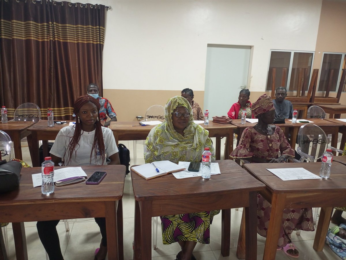 Session de formation des Jeunes et Femmes bénéficiaires du projet #TonFutureTonClimat3, mise en œuvre par le PNE-BENIN. Elle vise à renforcer leur autonomisation économique et résilience face aux impacts des changements climatiques pour une gestion durable de l'UH-Tchoutchoubou