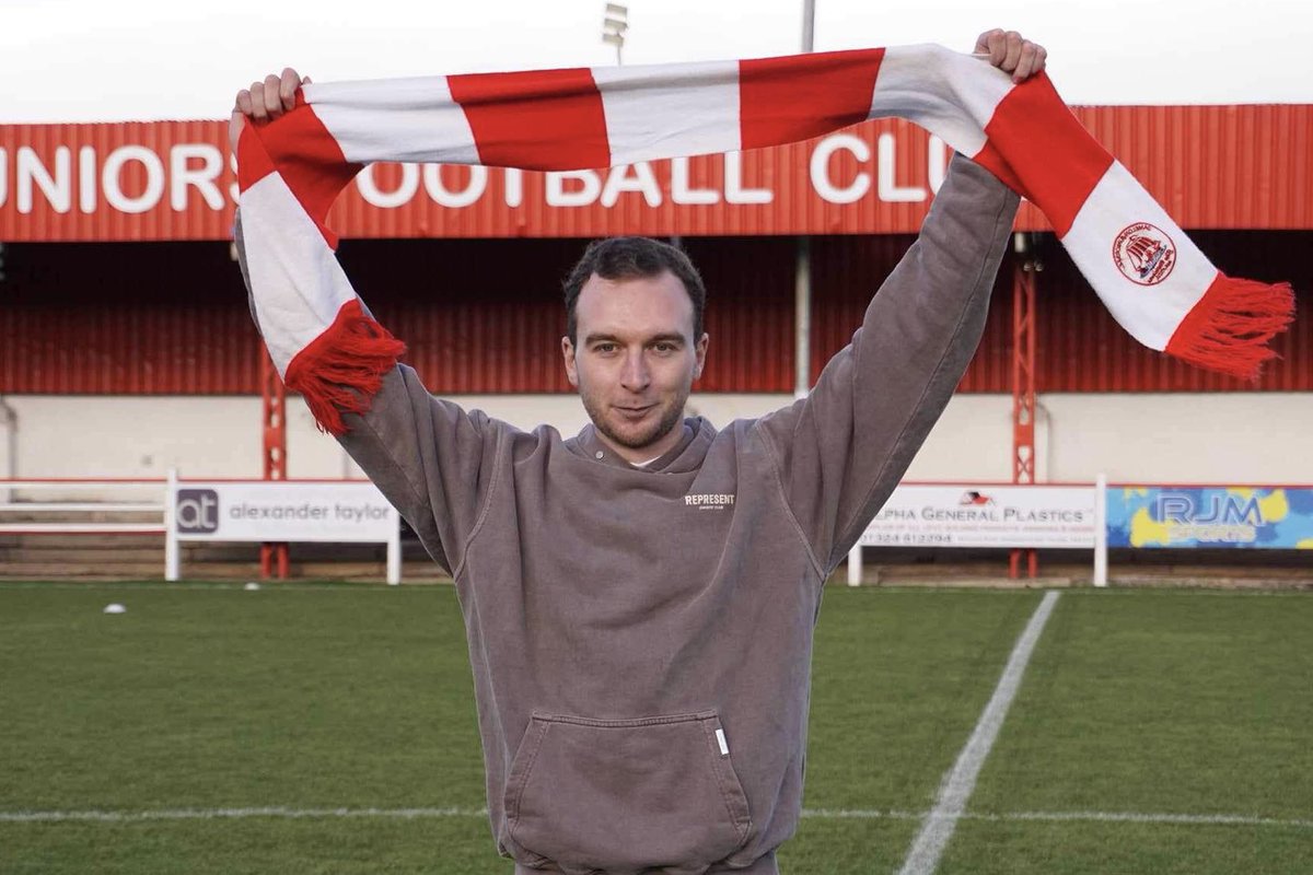 OfficialCJFC's tweet photo. We’ve arrived at the Moore Equipment Hire Stadium… and so has our newest signing. 🧣

Welcome, Graham Taylor! https://t.co/WP6YtHAJx2