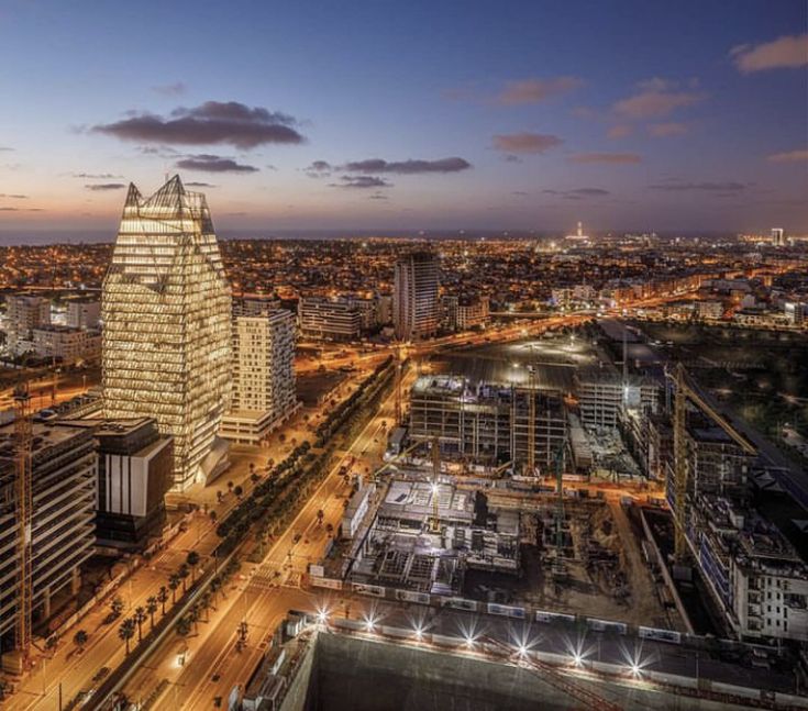 غيثة مزور " تعتبر المملكة المغربية اليوم من بين الدول السبع في العالم التي شهدت نمو فيما يخص جاذبية مواقع ترحيل الخدمات , حيت وفر هذا القطاع 130 الف منصب شغل ورقم معاملات بقيمة 15,7 مليار درهم " .