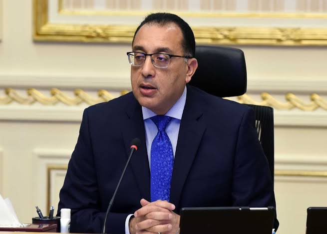 KingFar12573093's tweet photo. مصطفى مدبولي: الدوله انفقت 6 تريليونات جنيه علي آلاف المشروعات للنهوض بالمواطن لكن للاسف المواطن علق مش راضي ينهض https://t.co/DSE1Mn7U40