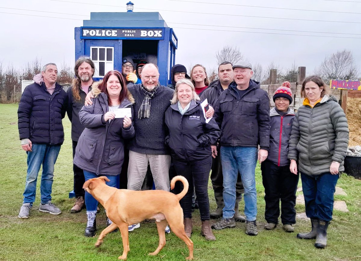 DorsetMason's tweet photo. Last Thursday saw Robert, Lodge Charity Steward, present a cheque for £500 to the Admin Team at High Mead Farm in Ferndown; on behalf of The Lodge of Meridian No. 6582.

More: https://t.co/7UCXxvimkM https://t.co/qJDU9bjuPp