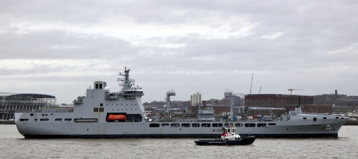 .@RFATideforce arrives on Merseyside this morning for planned maintenance period at @CammellLaird 

Joining the 'Birkenhead Navy' which currently includes @RFAProteus @RFAFortVictoria and @RFATiderace 

Via @Streetgang42