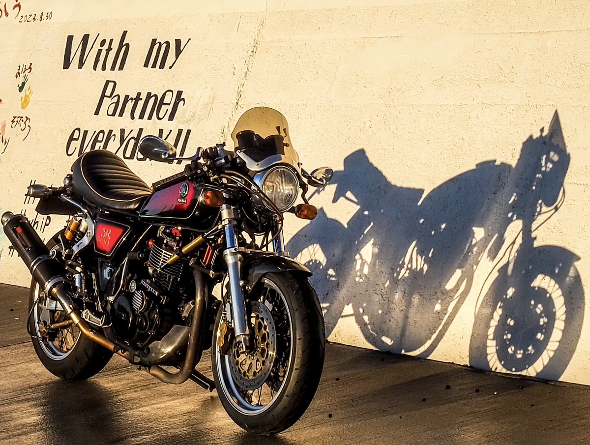 やっと今年初乗りです!!(笑) 黄色と橙色と一緒に #1000人画廊 行って