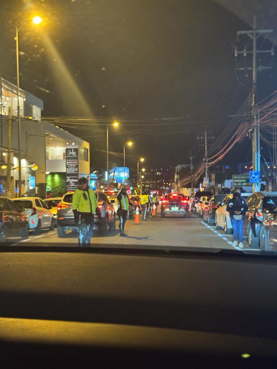 Ya son dos fines de semana seguidos y en la misma calle que por los operativos de <a href="/AMT_Quito/">AMTQuito</a> varios locales formales en Cumbaya perdemos el 50% de reservas de clientes por que cierran calles, generan caos y tráfico desde las 6pm <a href="/pabelml/">Pabel Muñoz L.</a> <a href="/WilsonMerinoR/">Wilson Merino Rivadeneira</a> <a href="/mheller_ec/">Mónica Heller</a> @ECRestaurantes