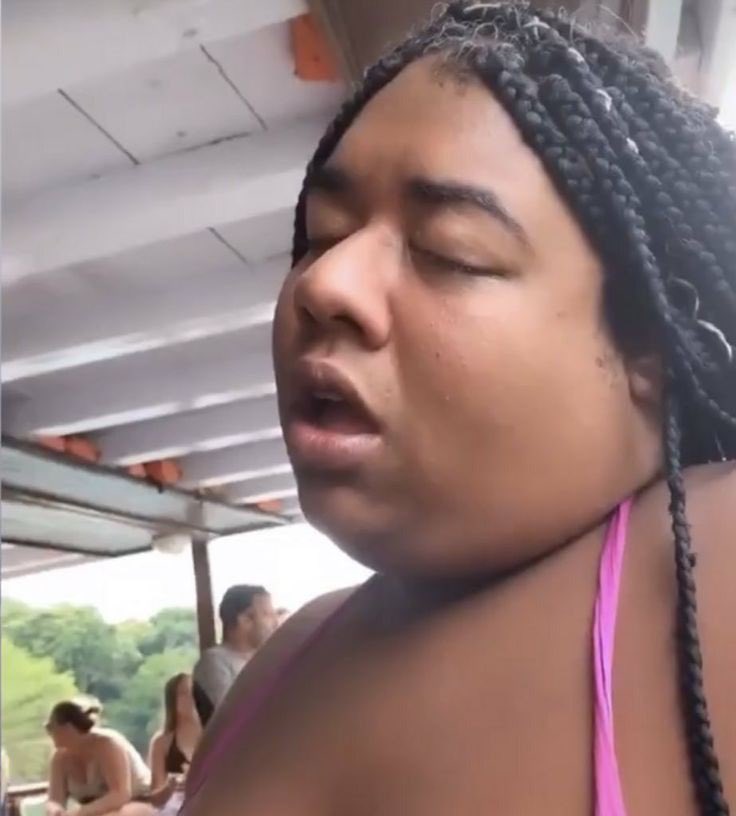 sofsstudy's tweet image. namorar atrapalha nos estudos sim, tem q ter a mente forte p focar quando se tem um desgraçado na mente toda hora