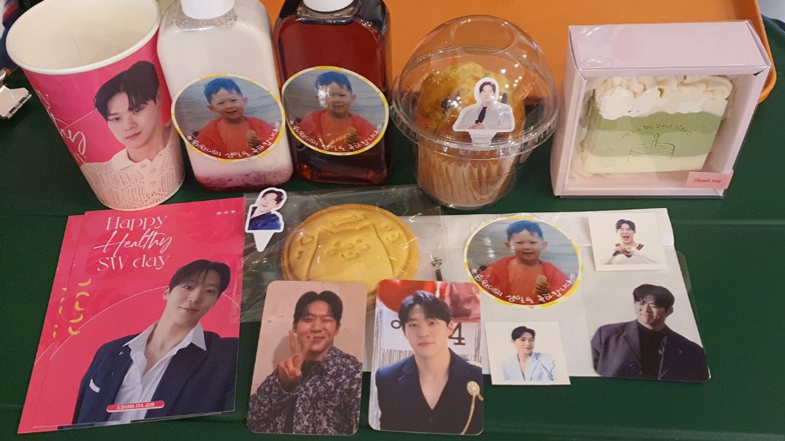 wwjjmz's tweet photo. ���고픔 이슈로 머핀세트와 쿠키세트 둘 다 골랐는데 쨩 맛있어서 행복 했습니다😋🍪

#Happy_Healthy_SWday
#건강한_가냐지_생일축하합니댱 https://t.co/v7ZA1iJlAb