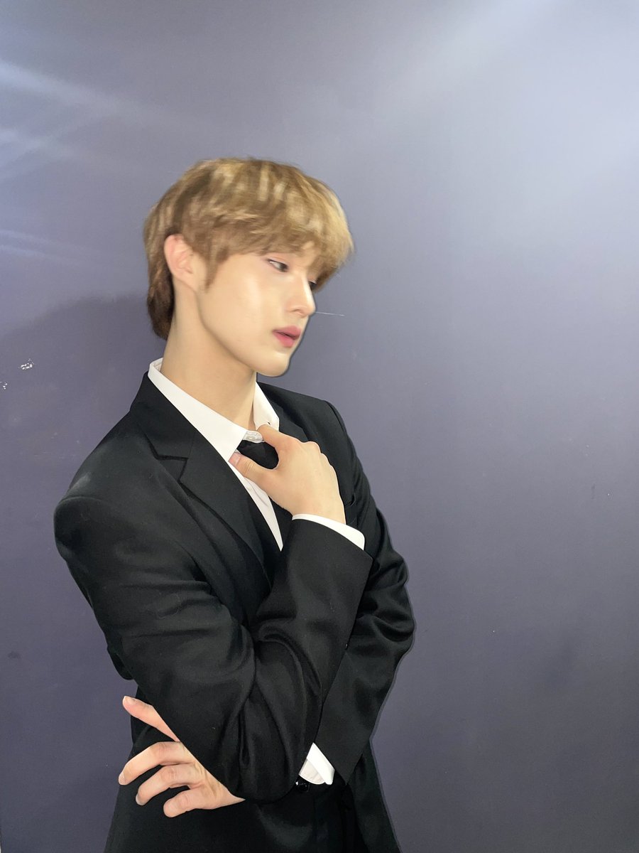 CIX_twt's tweet photo. 오랜만에 입는 수트🖤

#CIX #씨아이엑스 #현석 #윤현석 #서기 #막내 #FIX #픽스 #픽스내거 https://t.co/p6Y9uyhdvH