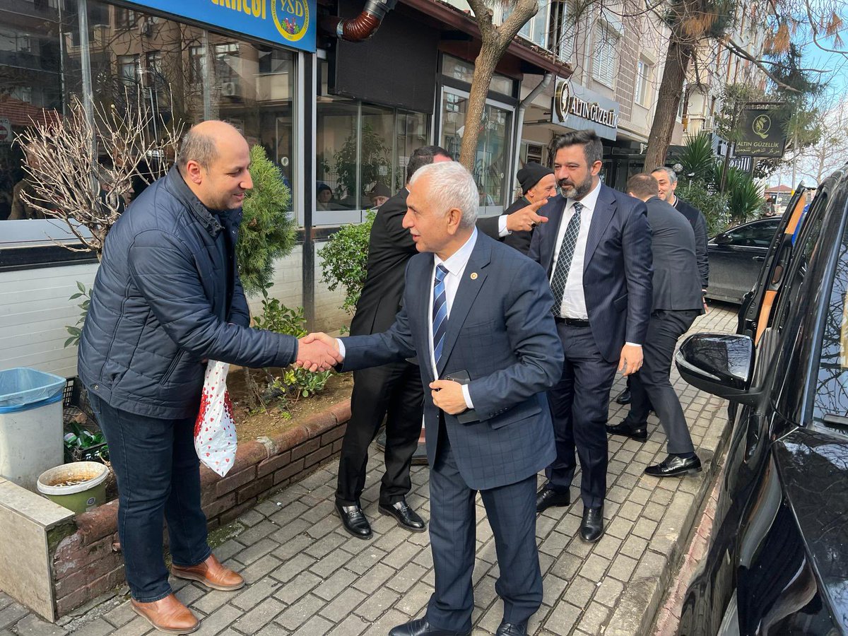 Yalova📍

Yalova Siirt Kültür ve Dayanışma Derneğimizin değerli yönetimini ve Yalova’da ki hemşerilerimizi ziyaret ederek hoş bi Hasbihal ettik misafirperverliklerinden dolayı teşekkür ediyorum.