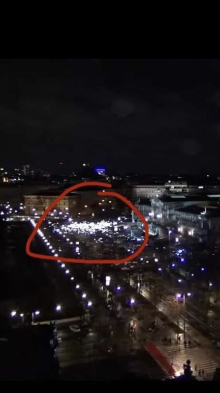 Da hat wohl wieder die SPÖ gezählt 😳 schaut eher wie 8.000 aus 😂😂😂