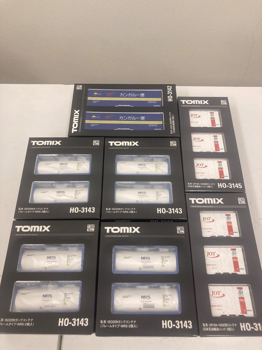 ModellbahnJP's tweet photo. 【海を渡った模型達】

TOMIX(16番) DF200、コンテナ各種

こちらはドイツへ旅立って行きました。

現地で貨物の運転手をしている日本の貨物列車を集めているリピーターの方に購入していただきました。
ドイツでも鉄道職員で模型も集めている方は多いそうです。 https://t.co/ofKBrM0B4E
