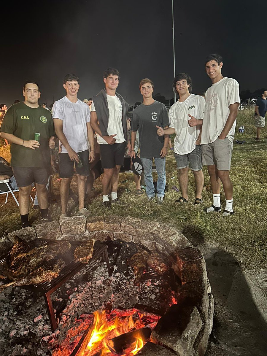 El pasado Jueves Celebramos nuestros primeros 10 años en el club.
Aprovechamos para agradecer a todos aquellos que colaboran , estan o suman su granito de arena para que el Club siga creciendo año a año. Por muchos mas 🍻🥂