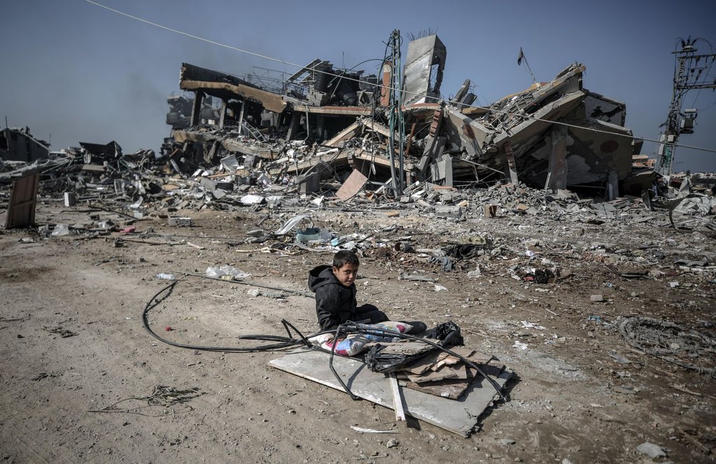 13,000+ children killed in Gaza.

1 child killed every 8 minutes.

2 children injured every 8 minutes.

1,000+ children have lost one or both their legs.

4 out of 5 children say they live with depression, grief and fear.

25,000+ children had one or both parents killed.

10,000+