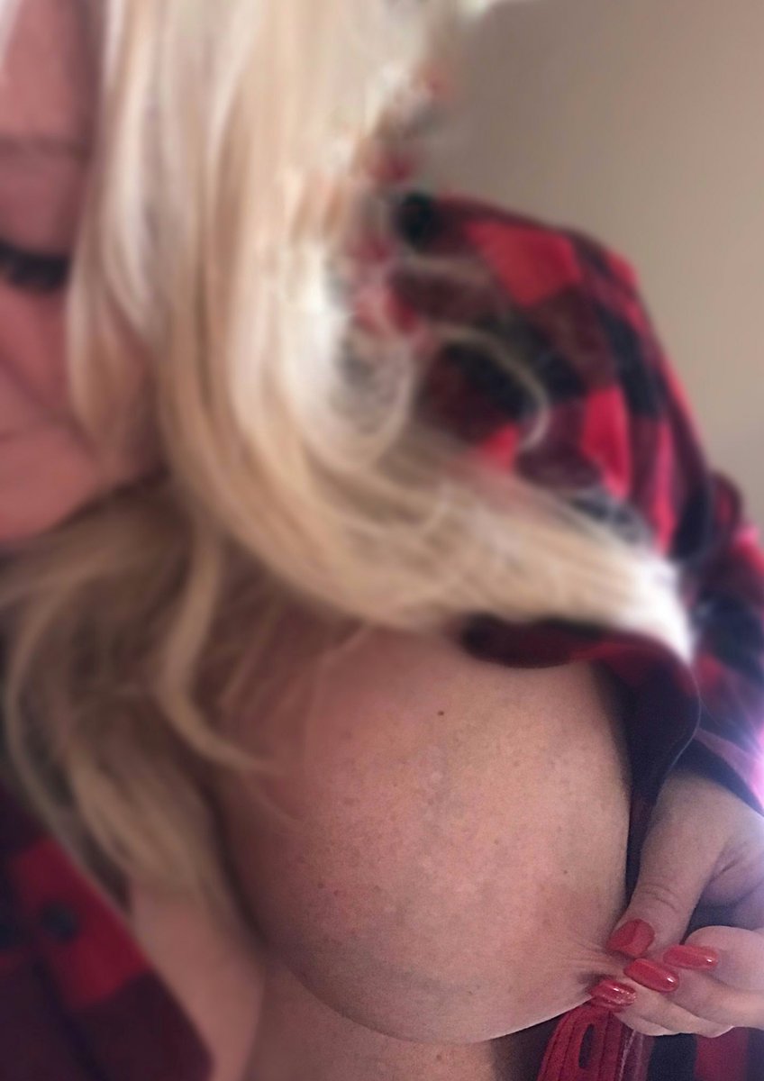 Bellarinablues2's tweet photo. Happy Weekend ❤️ It's party time, naughty sexy party time🔥 Who wants to play with me ❤️‍🔥 Maybe a party with you and your friends 🔥🔥🔥 https://t.co/4gOBFj8Liq