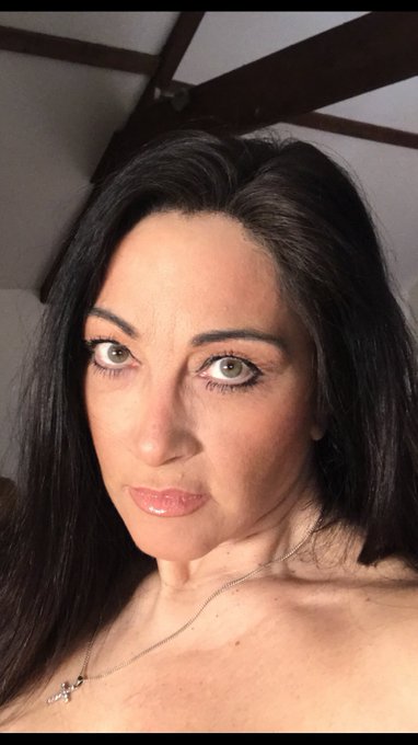 All have a great Saturday whatever you are up to 😉😈😘 https://t.co/CZrffAaDV5