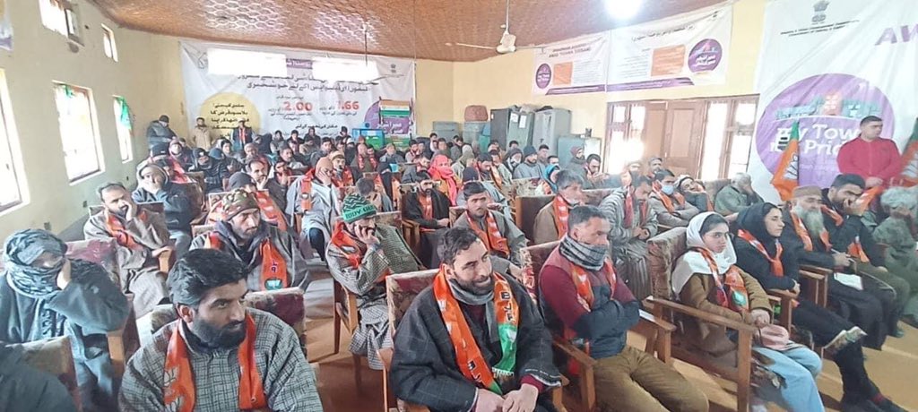 AshokKoul59's tweet photo. Today held Sector Incharge and Booth Presidents Meeting of Shangus Anantnag East at Town Hall Mattan Anantnag . https://t.co/1t5pjLR1TW