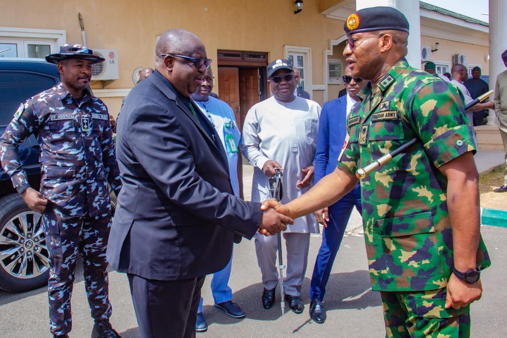 DOPA_PLSG's tweet photo. PLATEAU STATE GOVERNMENT TO FORGE GREATER  COLLABORATION WITH SECURITY FORCES AND RURAL COMMUNITIES FOR PEACEFUL CORXISTENCE - GOVERNOR MUTFWANG

Plateau State Governor, Barr. Caleb Manasseh Mutfwang, has again pledged his administration's commitment to enhancing collaboration https://t.co/KlxngqHklf